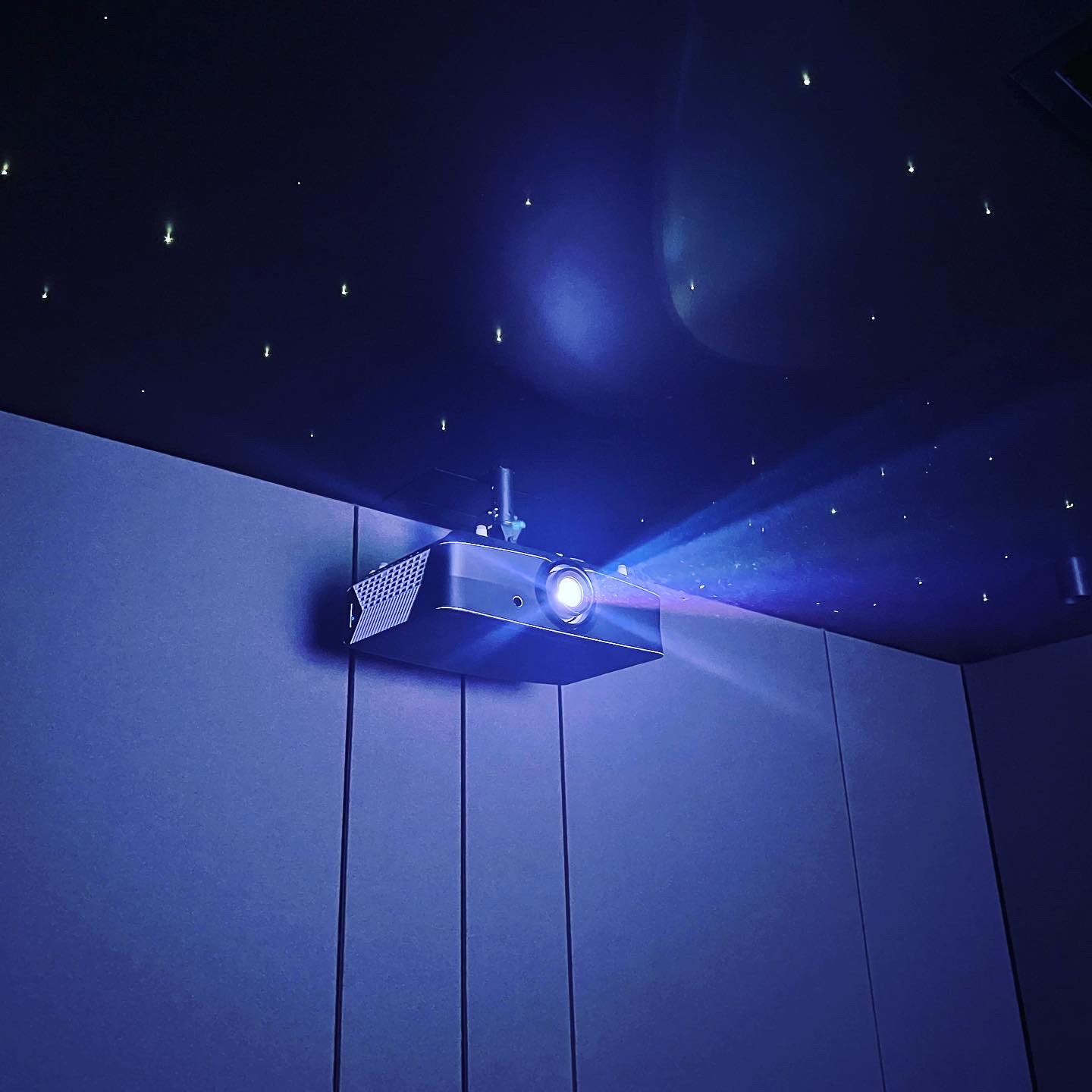 18685E90-6DA2-4D0A-A5F4-BF824369B563